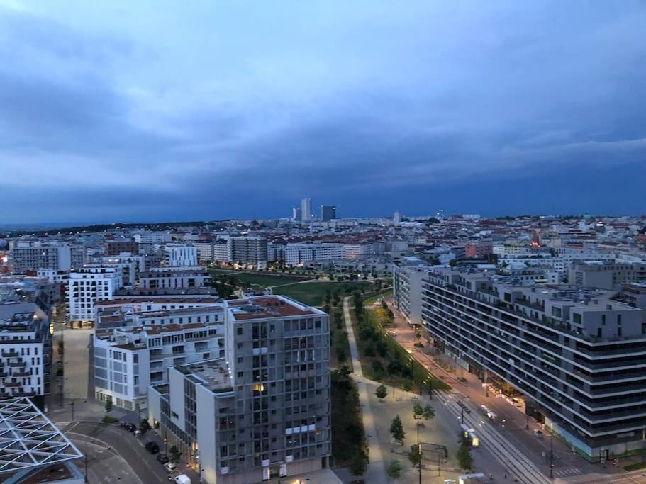 Stunning View Over In City Center Appartamento *